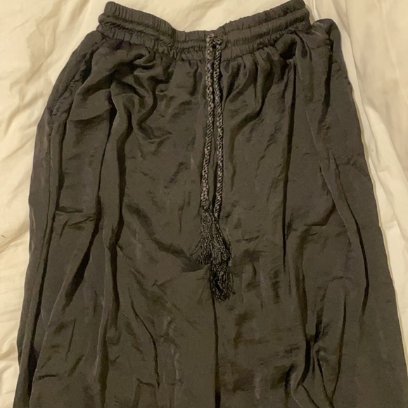 Silky flowy pants - Picture 2 of 2